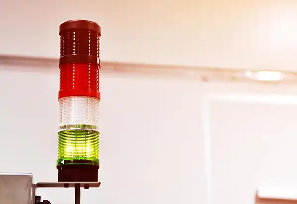 Safety stack light on an industrial oven line indicating operating status and alarms